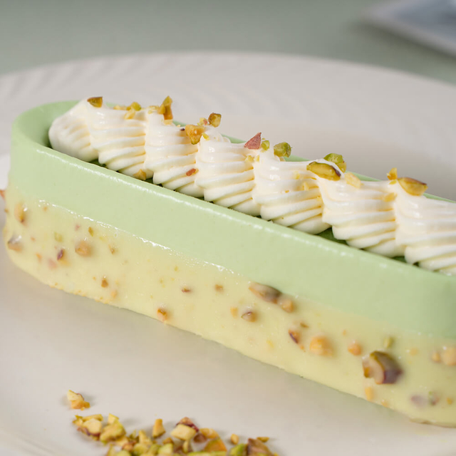 令人愉悅的水果和甜心慕斯蛋糕