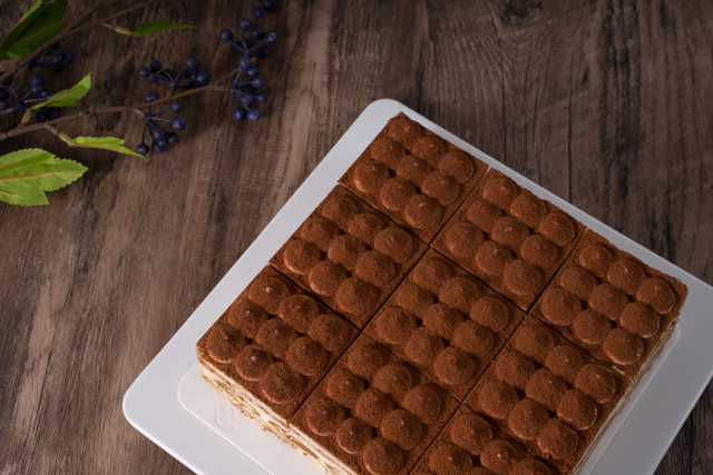 Tort clasic cu mousse de tiramisu