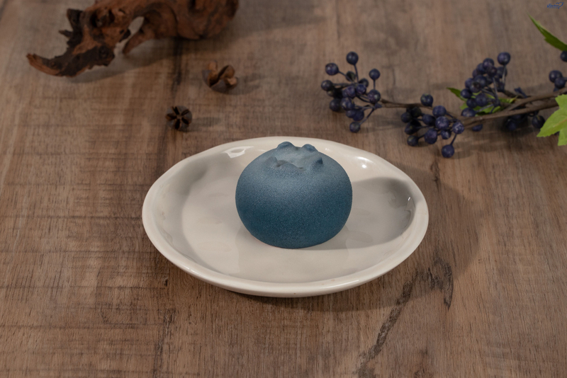 Mustikan muotoinen moussekakku