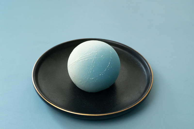 圆形蓝色星球慕斯蛋糕