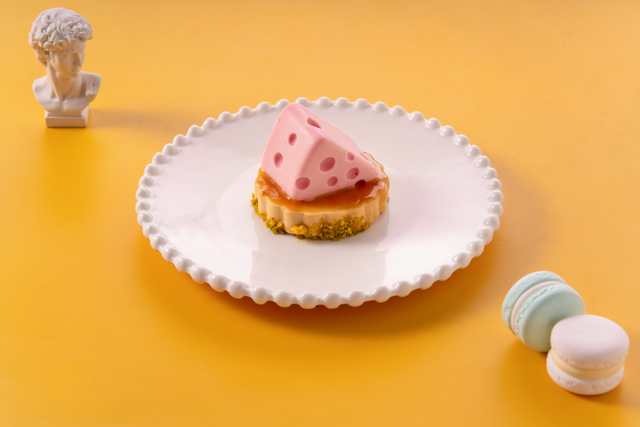 ເຄັກ Strawberry Caramel Mousse