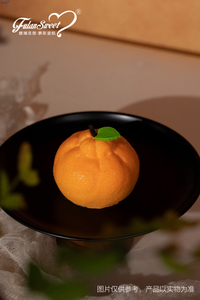 Oranssin muotoinen mousse-kakku