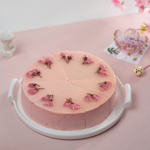 樱花草莓慕斯蛋糕