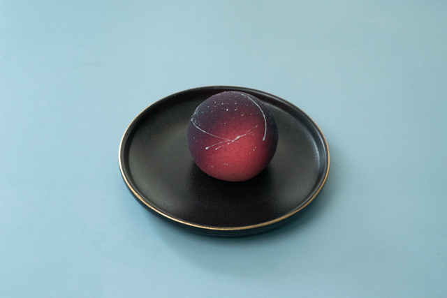 圓形紫色行星慕斯蛋糕