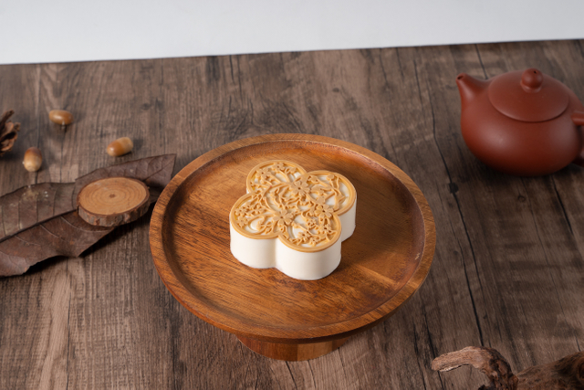 精致四叶草咖啡柚子蛋糕