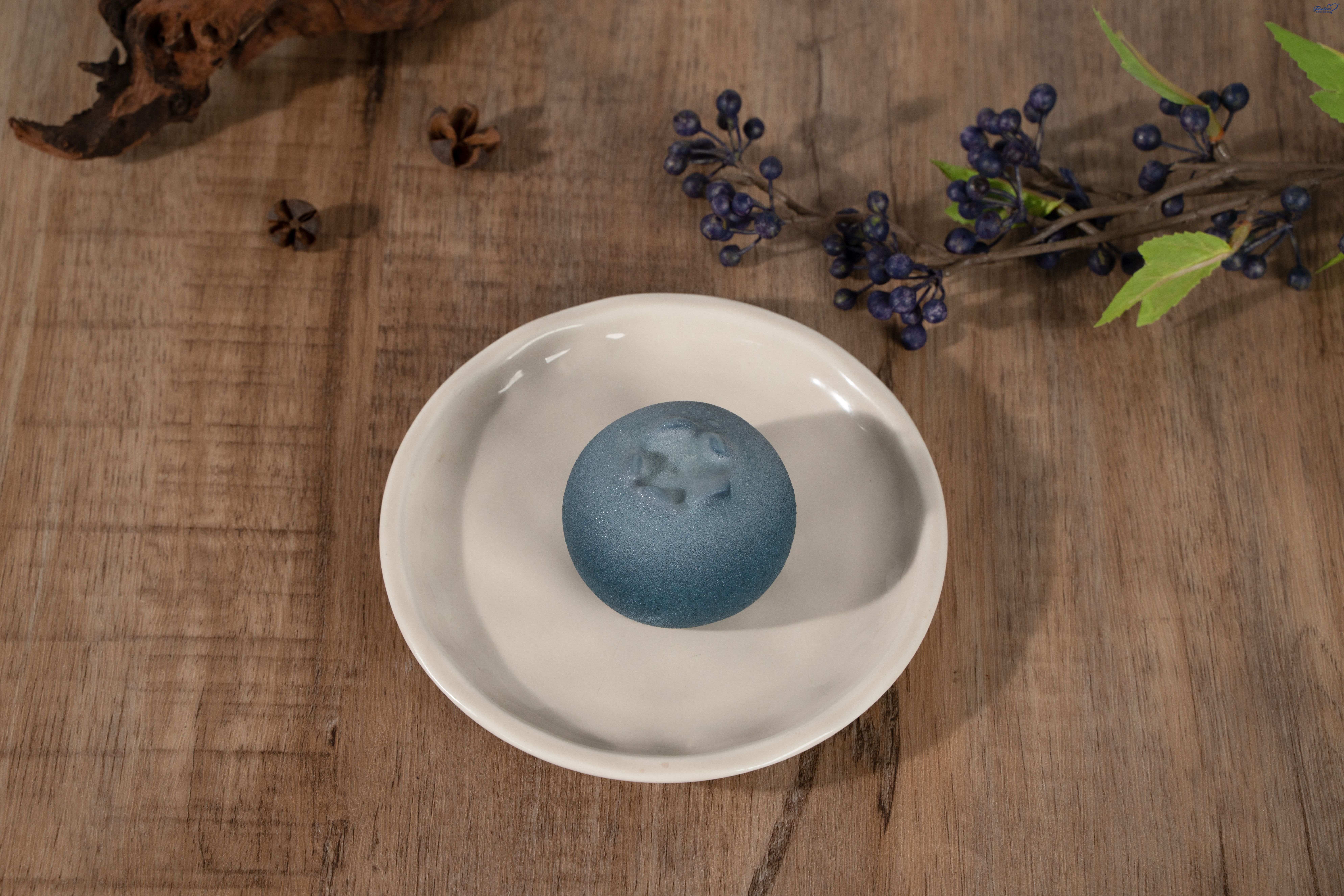 Mustikan muotoinen moussekakku